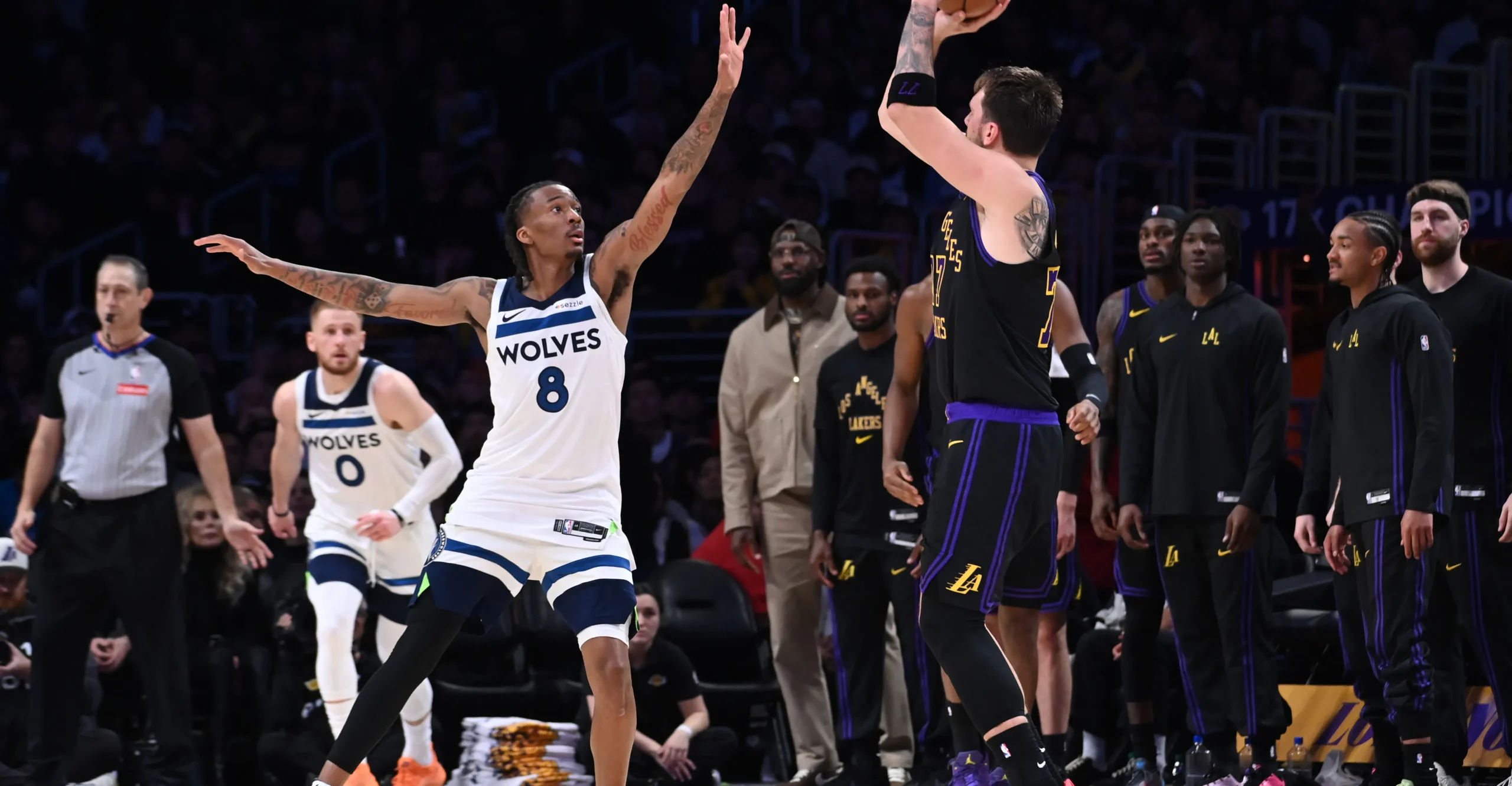 Lakers dominate Timberwolves in statement win