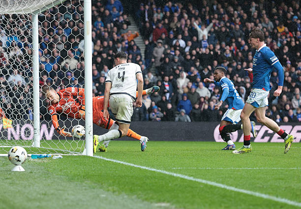 Dundee United manager names the ONE player that handed the game off to Danny Rohl’s men to go Top of the table after 4-2 defeat at Ibrox